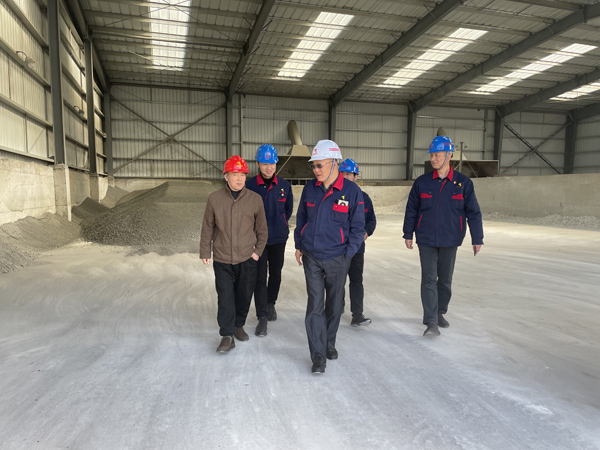 股份公司黨委委員、副總經(jīng)理劉道昆到建材公司調(diào)研